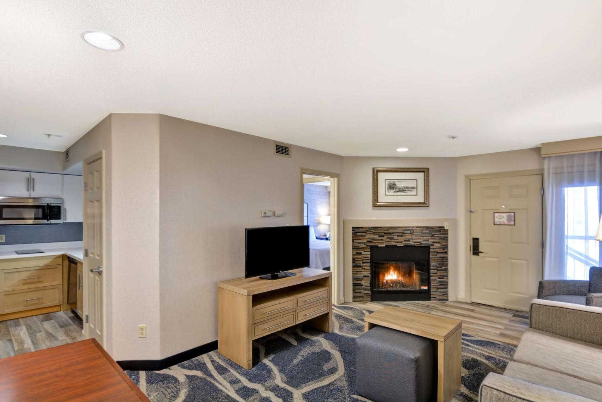 Homewood Suites By Hilton Windsor Locks Hartford Bagian luar foto